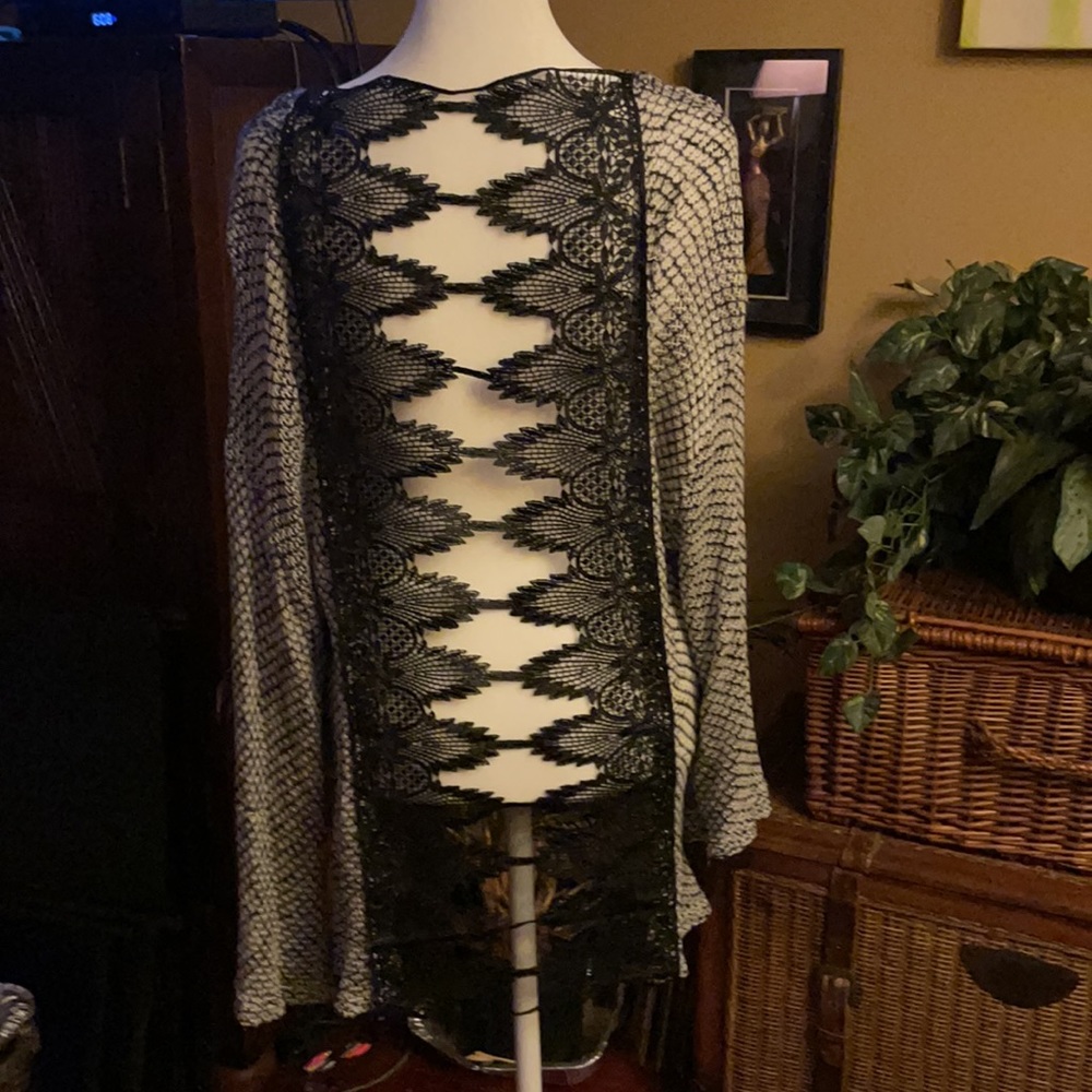 Black and White Sweater Sz M